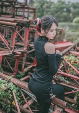 男人边吃奶一边摸下面_BD完整在线观看